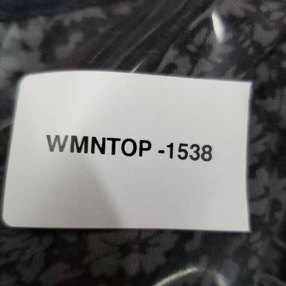 Abercrombie & Fitch Large Navy Floral Top - Picture 7 of 7